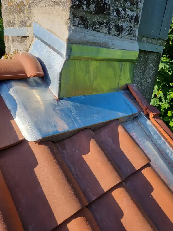contour de cheminée en zinc installée à Cormette