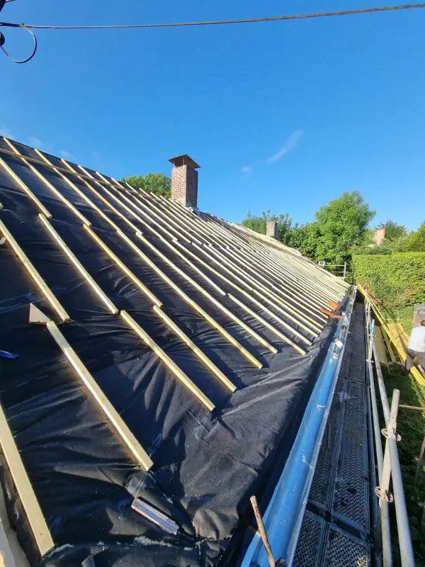 réfection de la toiture en cours à Cormette