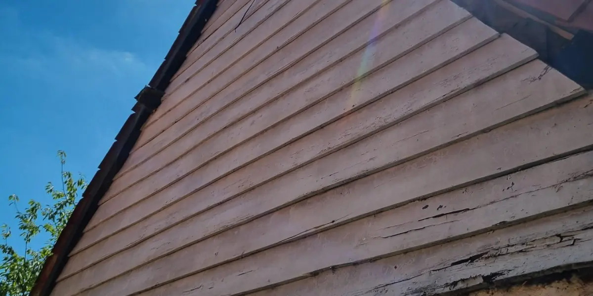 pignon en bois avant les travaux de Rémi Bertat